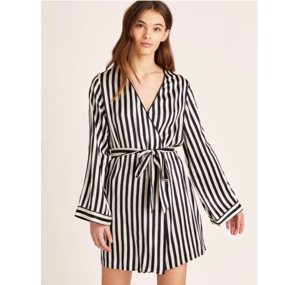 Like 🆕 Morgan Lane Langley Robe in Navy Blue